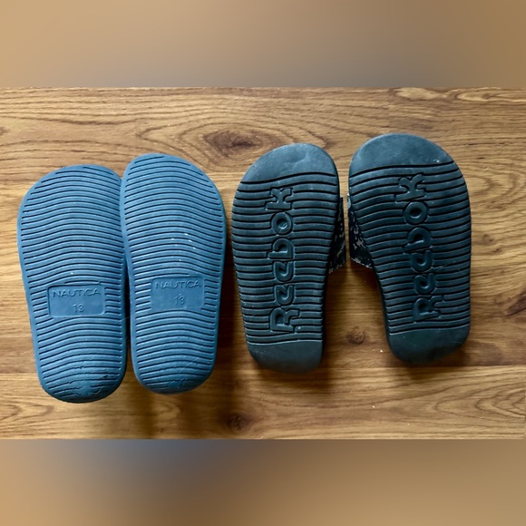 Two Pairs of Boy Slides Nautica + Reebok - Picture 5 of 5